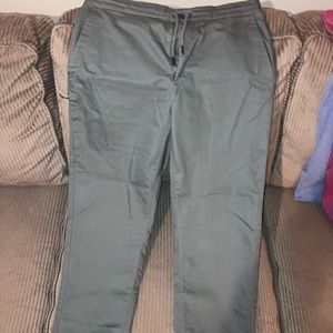 Mens Patagonia Twill Traveler pants, they are Size- Large & in great shape!